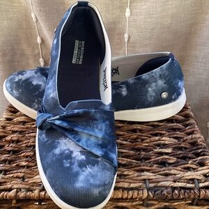 Sketchers On the Go Washable tie dyed knit Shoes -size 8